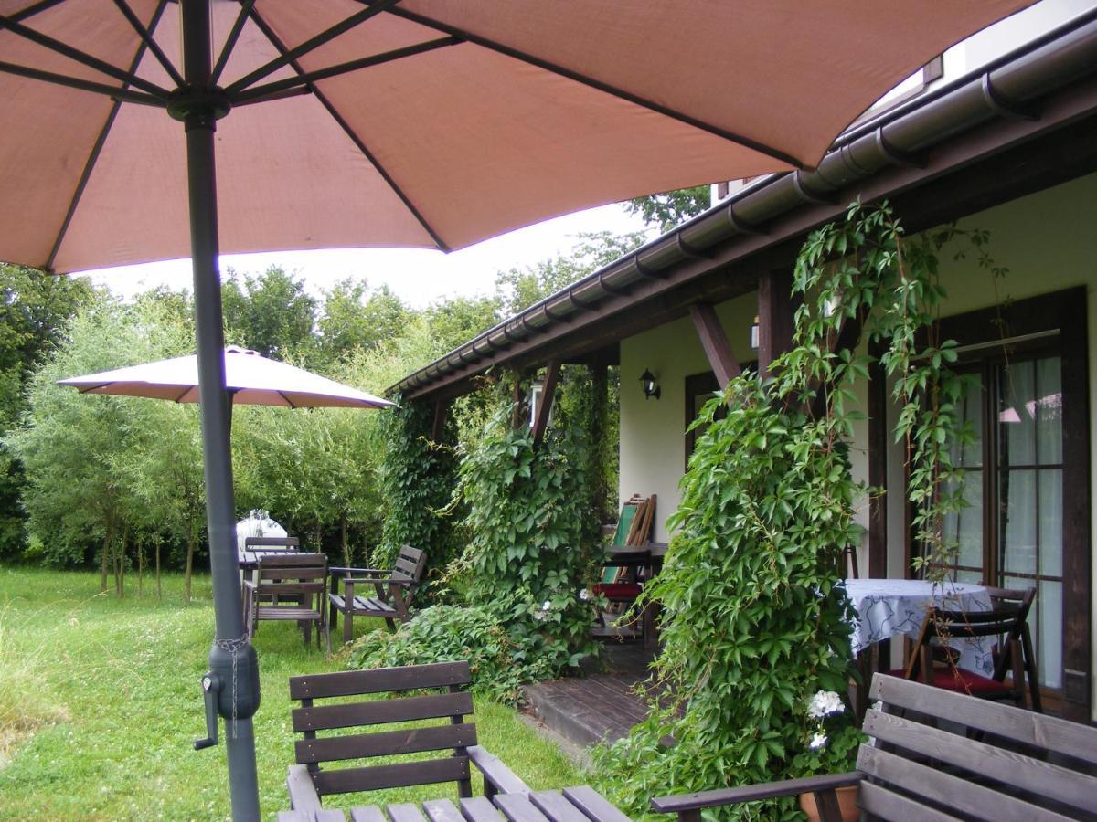Dworek Lachowicze Grzegorzewice Exterior foto